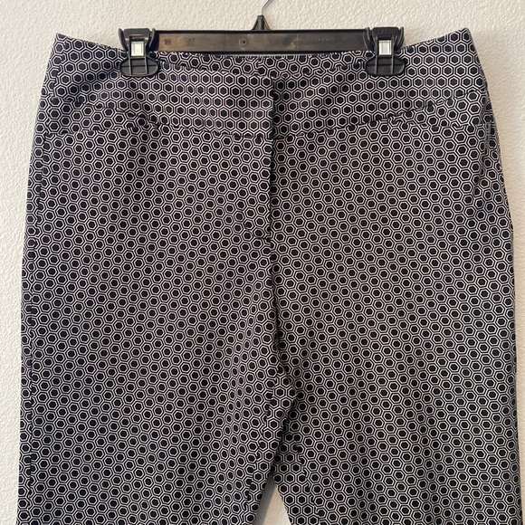 Worthington Black and White Modern Fit Capri Pants Size 12 - Picture 2 of 9